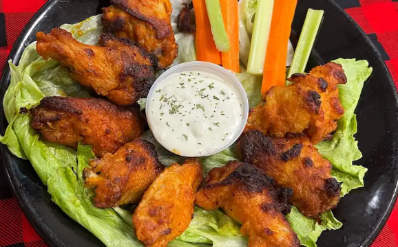 Chicken wings with dipping sauce