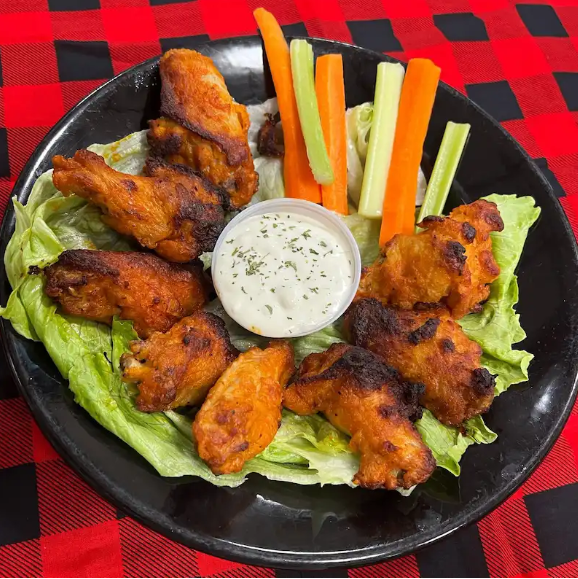 Chicken wings with dipping sauce