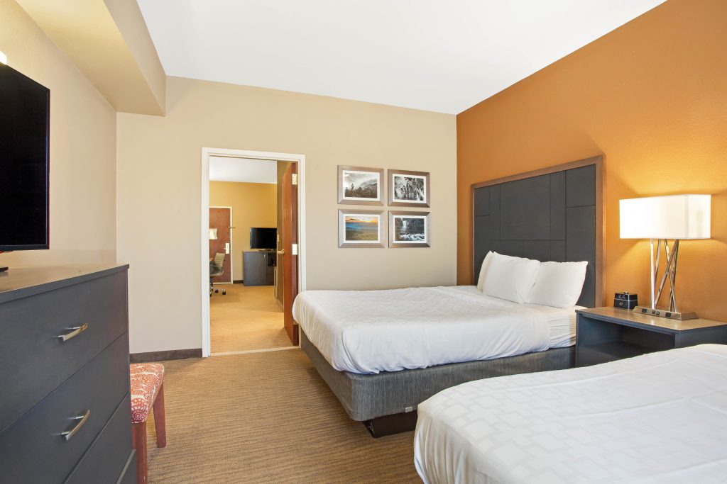 TwoQueenSuite_SNQ4_2