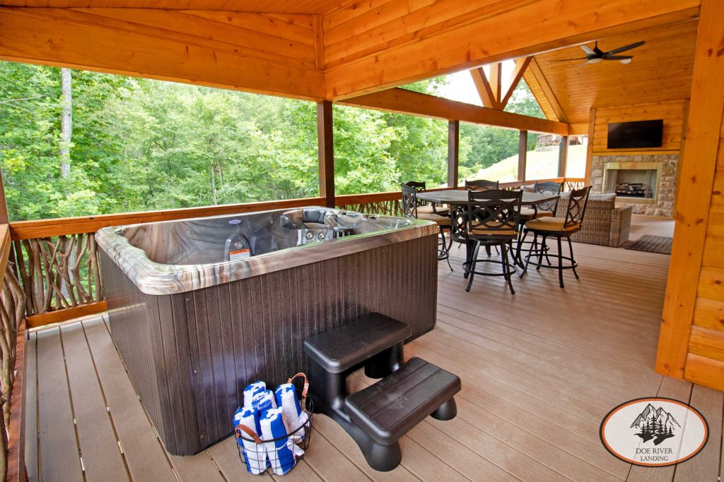 1d-Cub-Cabin_Jacuzzi_watermarked