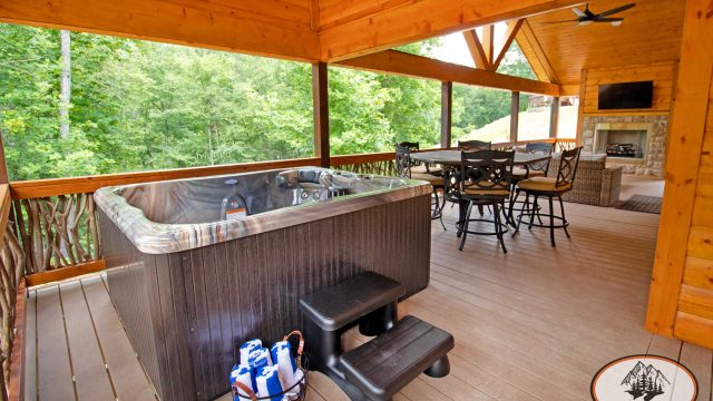 1d-Cub-Cabin_Jacuzzi_watermarked