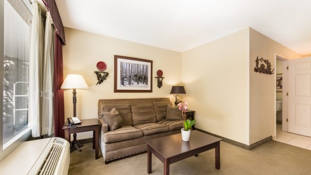 King Suite – Living Room